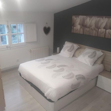 Piso en pueblo pequeño tranquilo y acogedor Apartamento Gerona Exterior foto